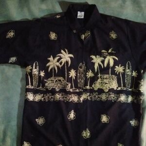 RIma Men's short sleeve button up shirt beach scene Medium EUC